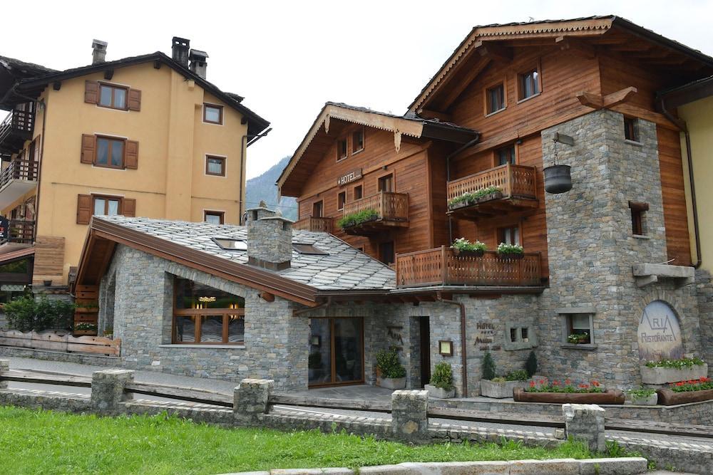 Hotel Maison Saint Jean Courmayeur Ngoại thất bức ảnh
