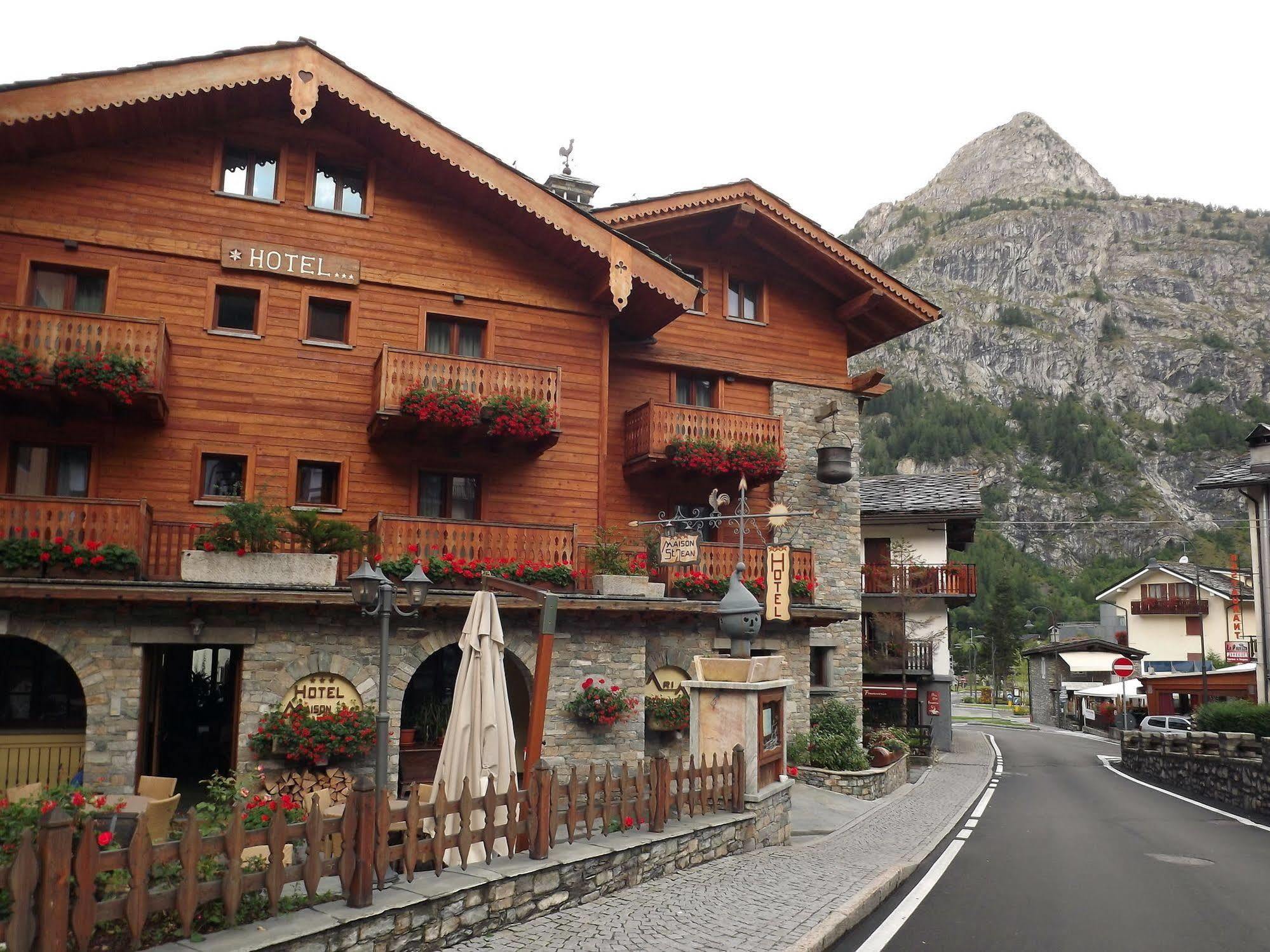 Hotel Maison Saint Jean Courmayeur Ngoại thất bức ảnh